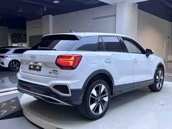 Audi Q2L 2021