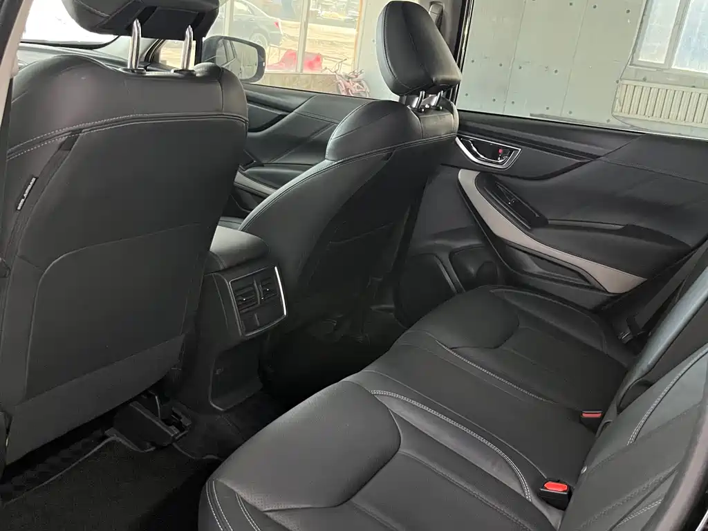 Subaru Forester 2023 — фото 10