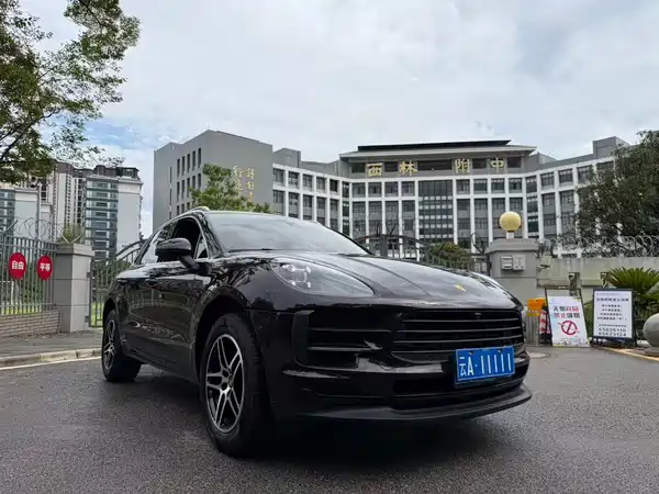 Porsche Macan 2021