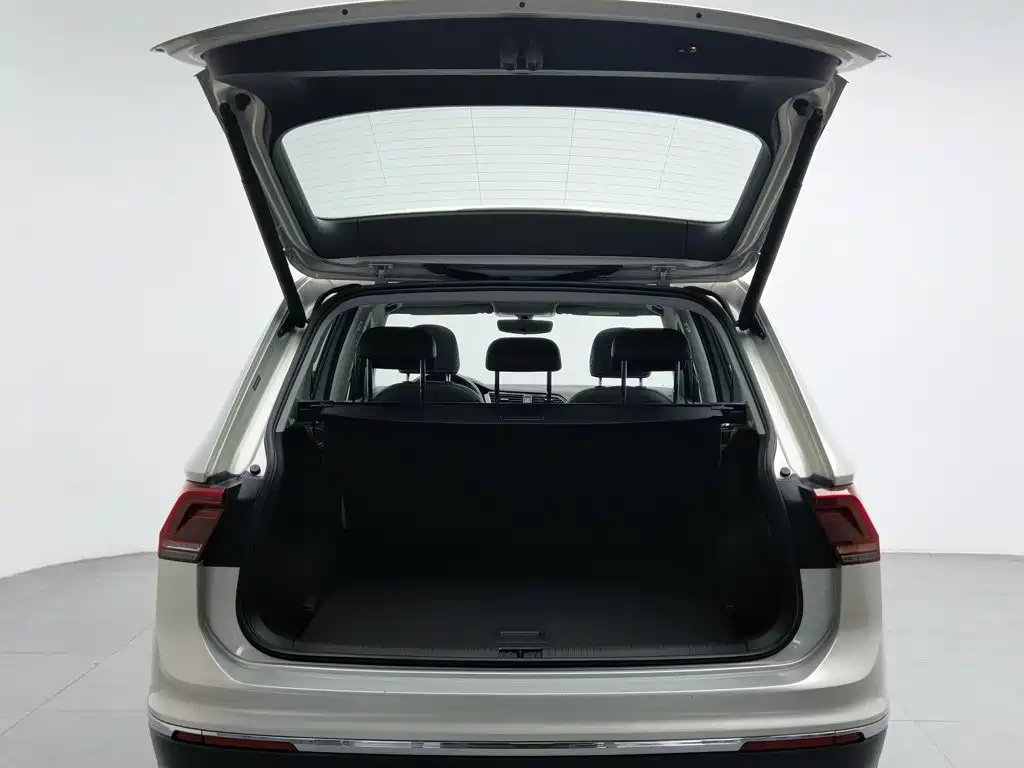 Volkswagen Tiguan L 2018 — фото 16