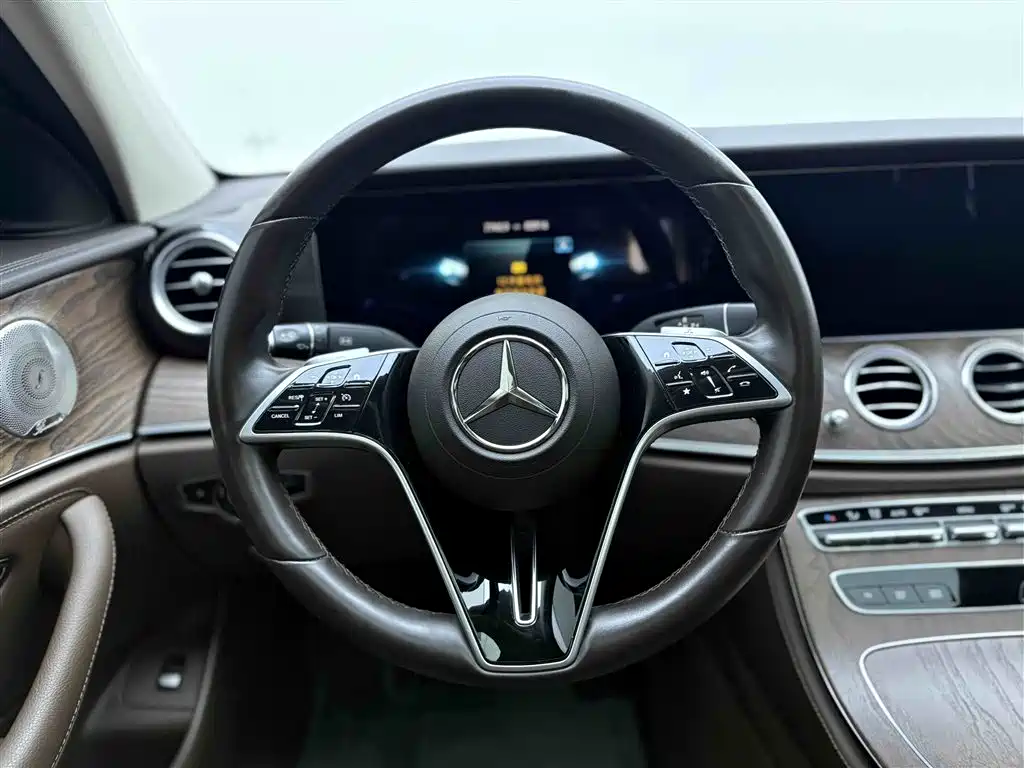 Mercedes-Benz E-Class 2023 — фото 15