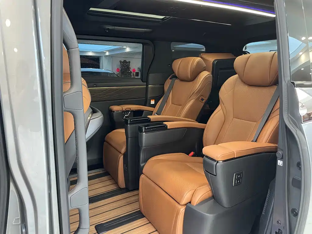 Toyota Vellfire 2024 — фото 14