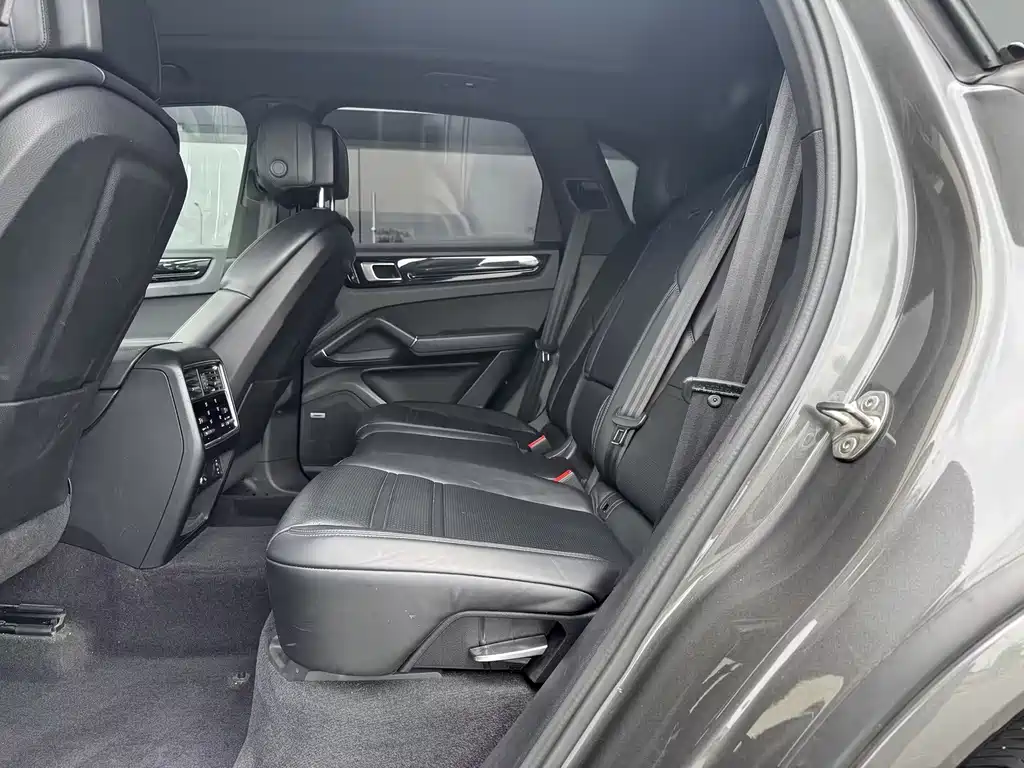 Porsche Cayenne 2021