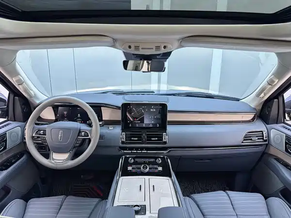 Lincoln Navigator 2022