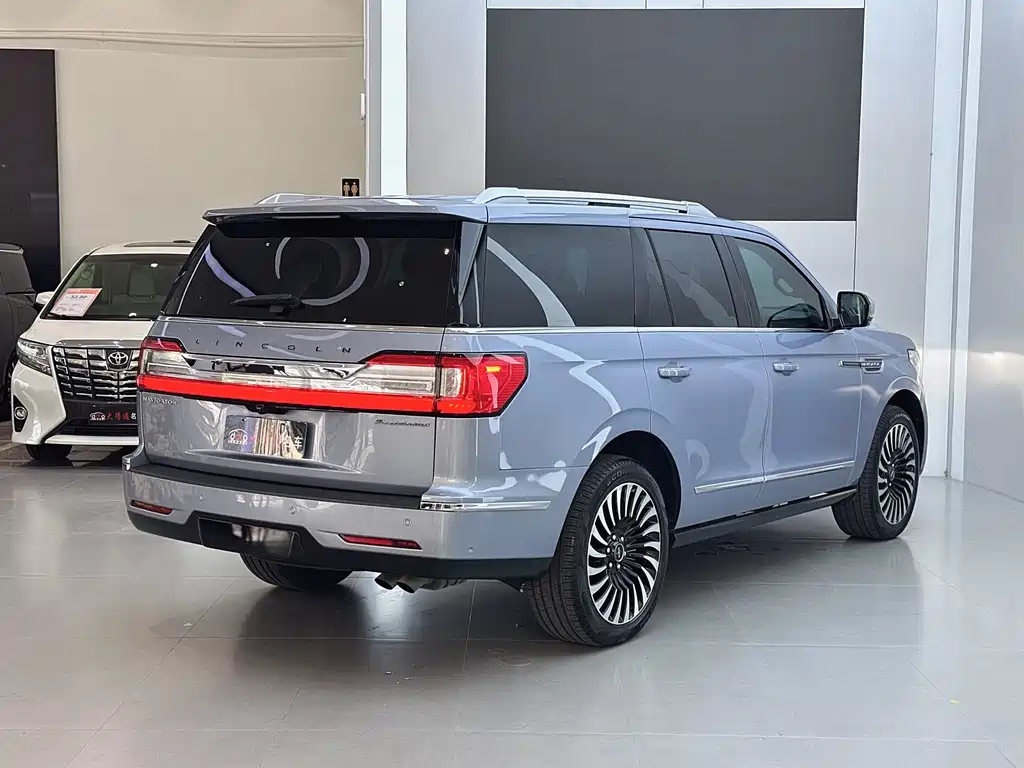 Lincoln Navigator 2022 — фото 24