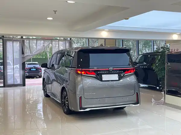 Toyota Vellfire 2024