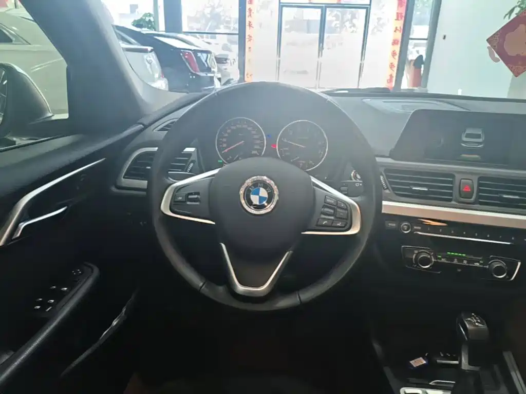 BMW 1 Series 2017 — фото 11