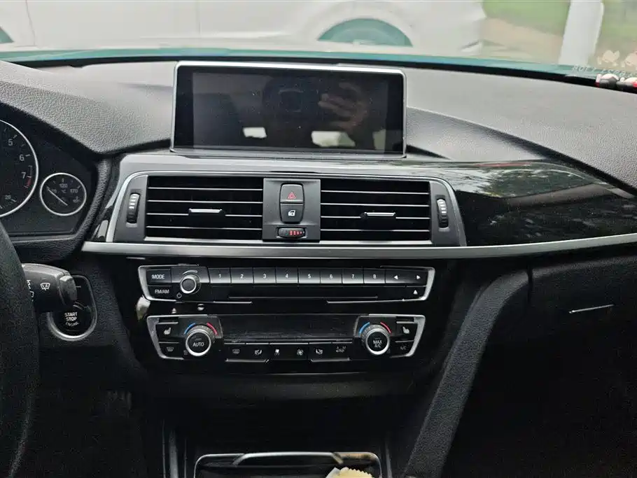 BMW 3 Series 2016 — фото 13