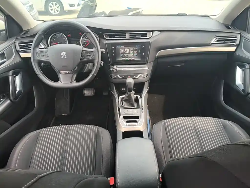 Peugeot 408 2016 — фото 10