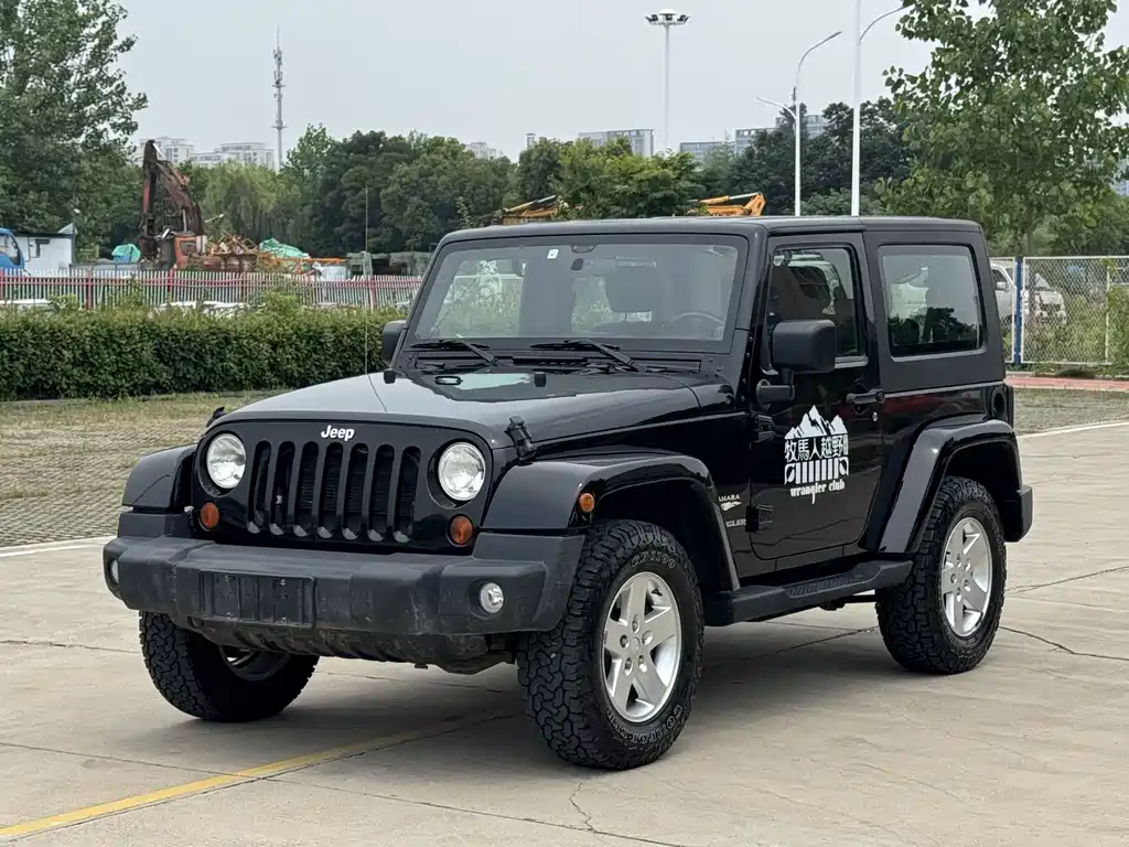 Jeep Wrangler 2010 — фото 1