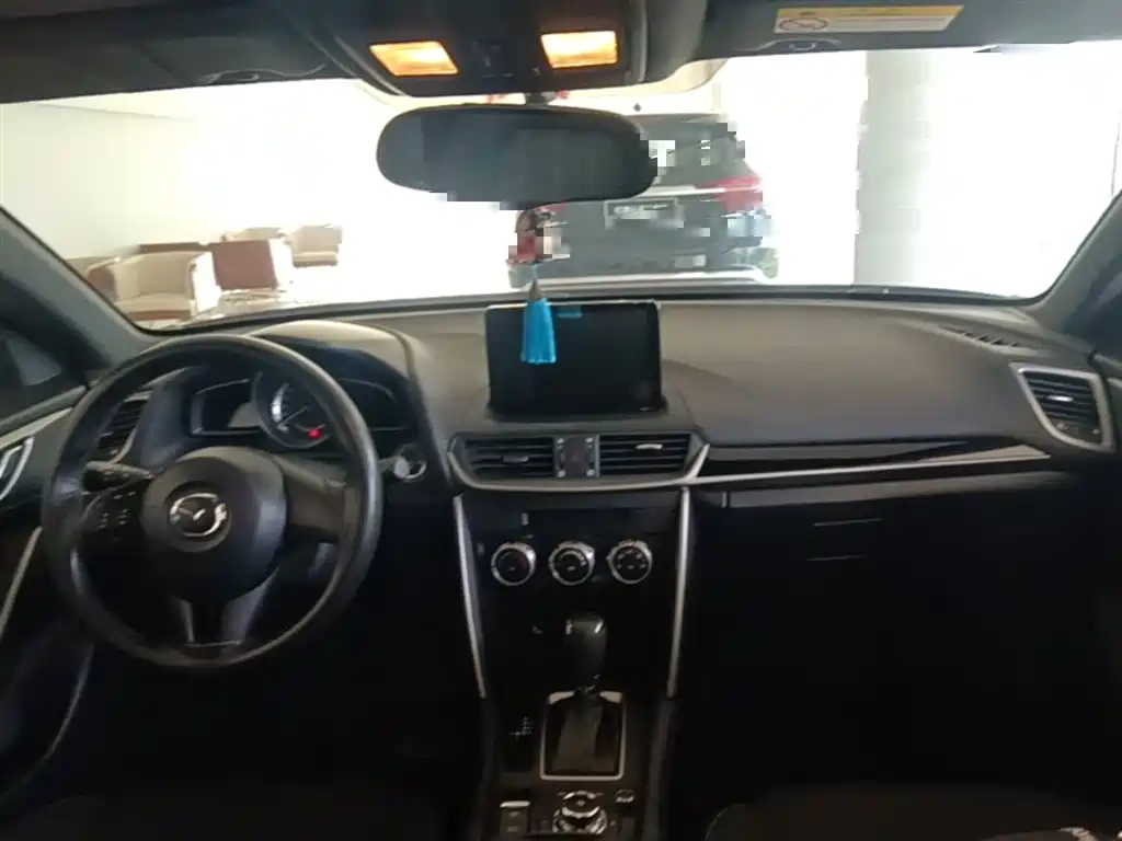 Mazda CX-4 2017 — фото 16