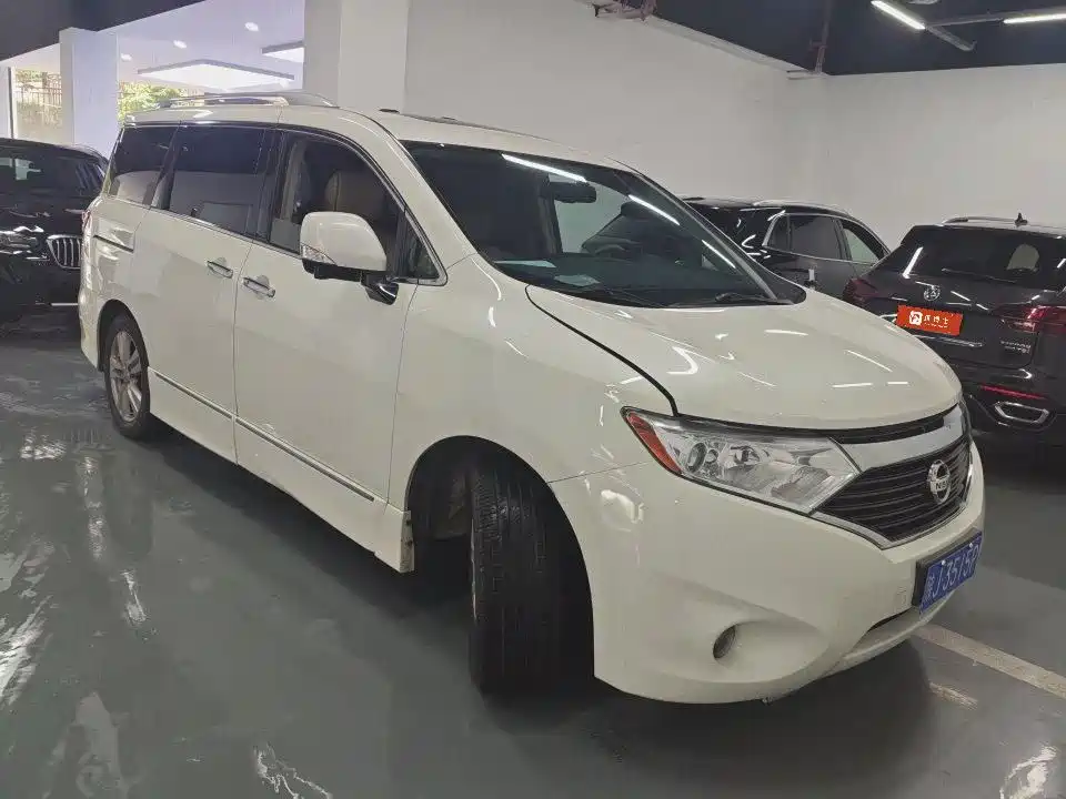 Nissan Quest 2016 — фото 3