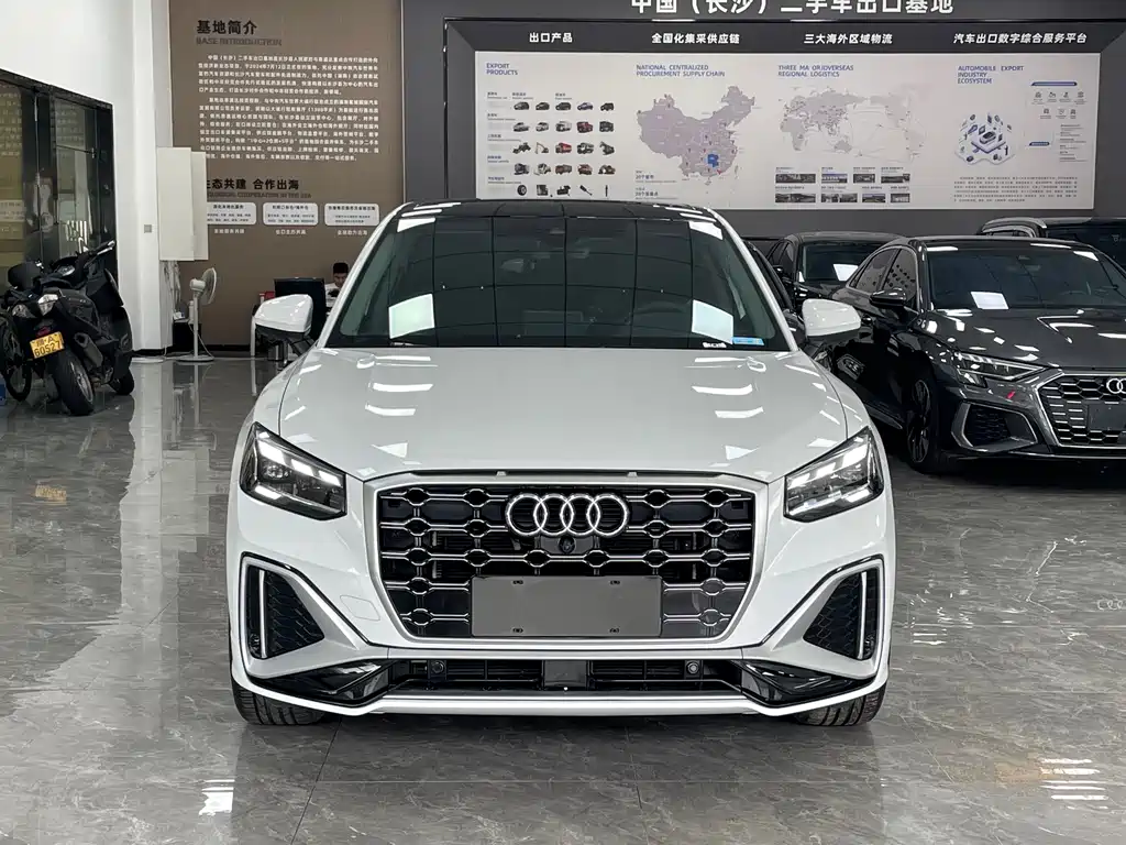 Audi Q2L 2023