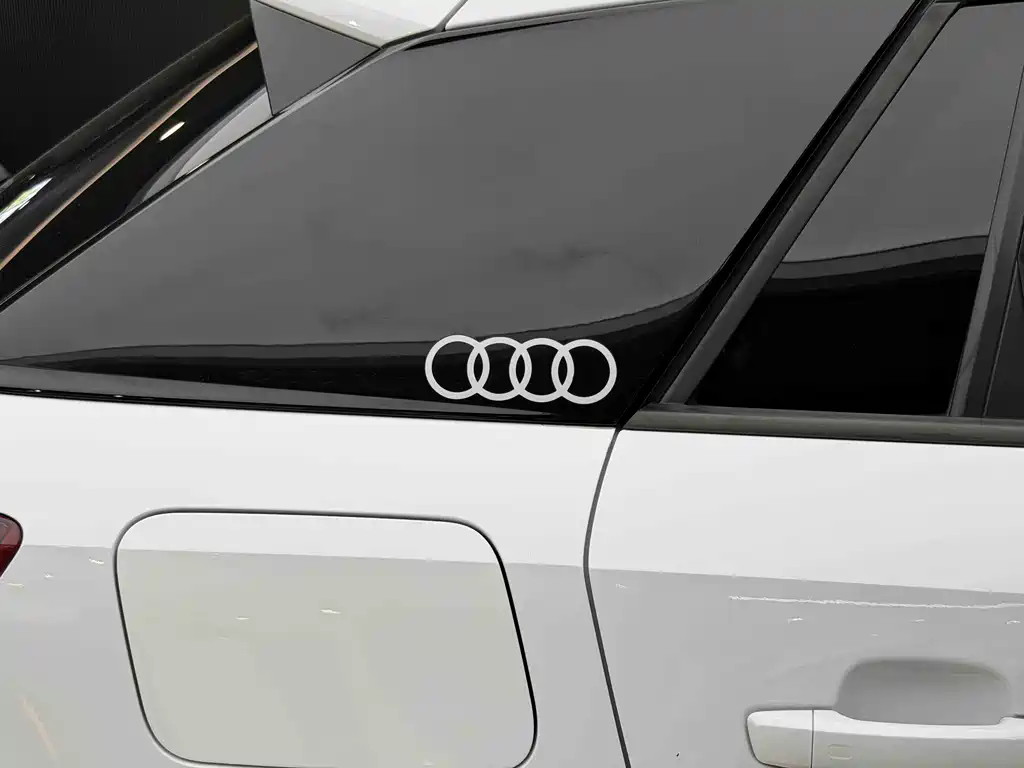 Audi Q2L 2019 — фото 9