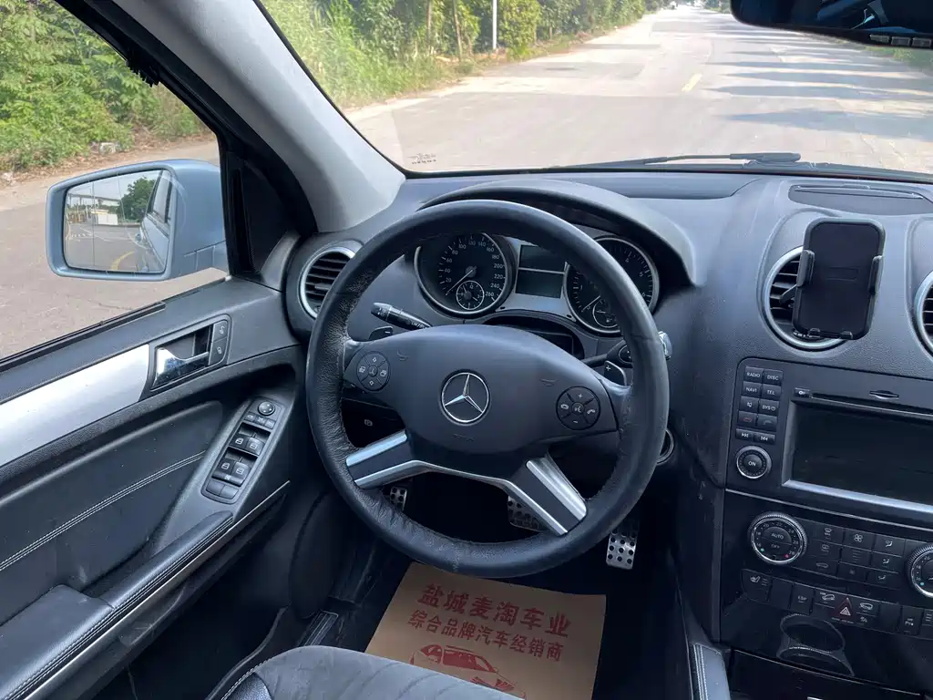 Mercedes-Benz M-Class 2011 — фото 15
