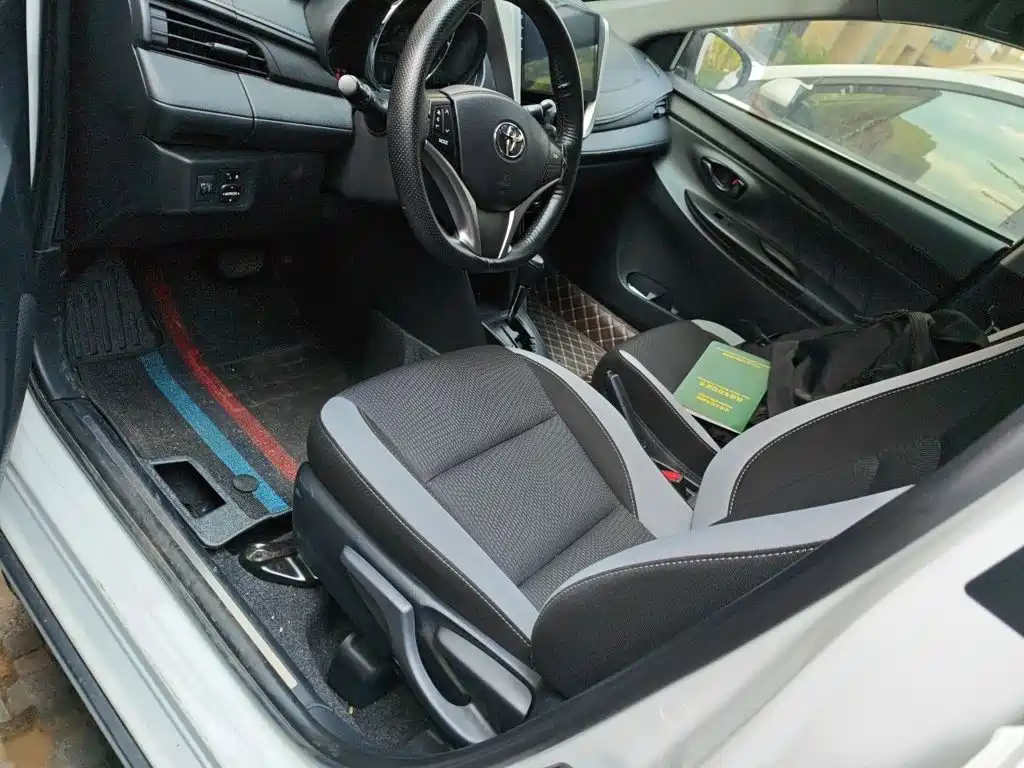 Toyota Yaris L 2022 — фото 8