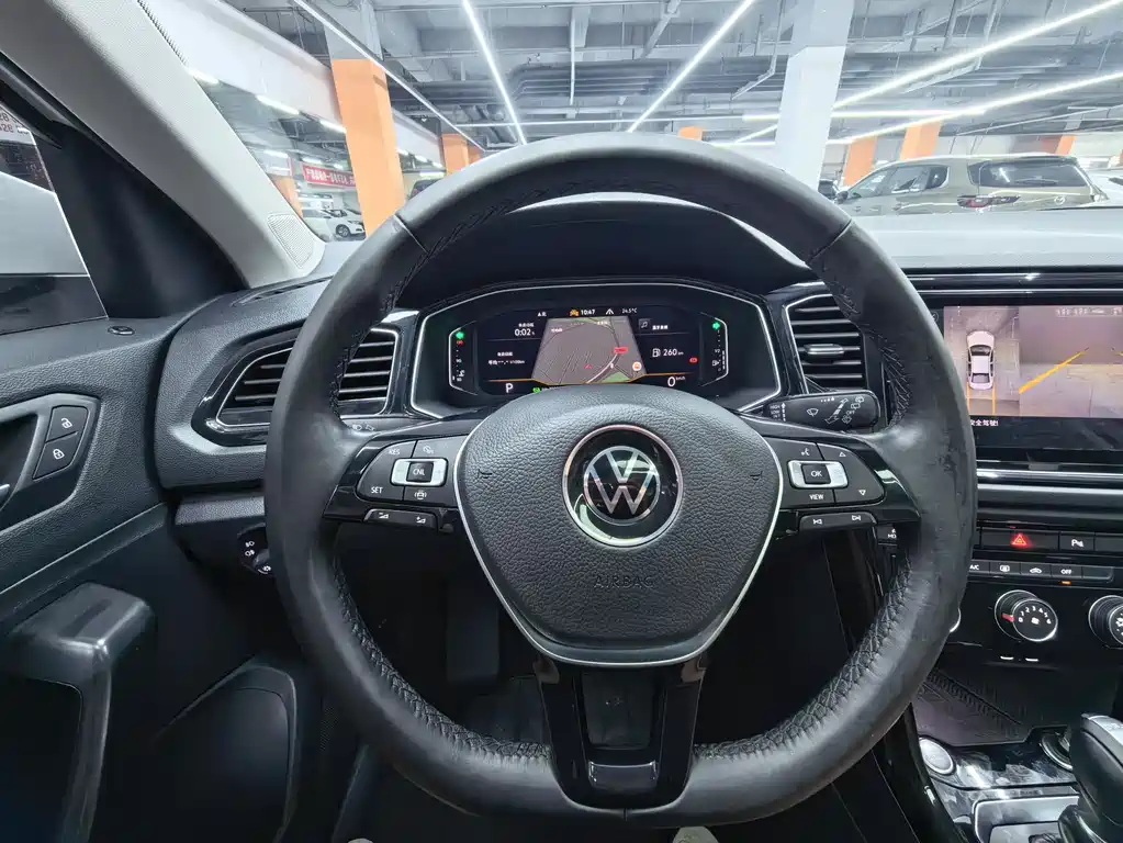 Volkswagen T-Roc 2023 — фото 16