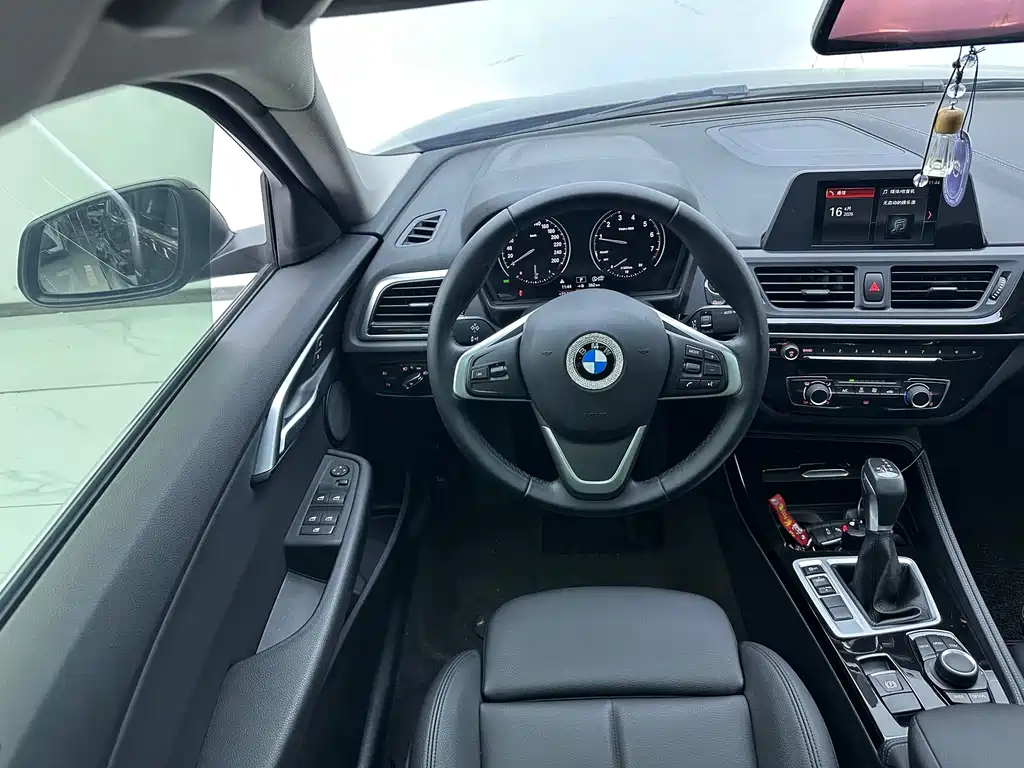 BMW 1 Series 2019 — фото 17
