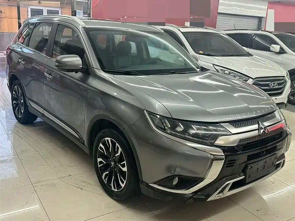 Mitsubishi Outlander 2019 — фото 3