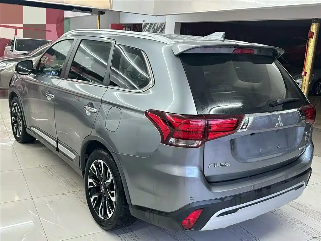 Mitsubishi Outlander 2019 — фото 4