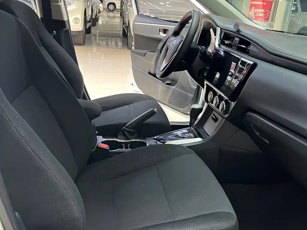 Toyota Corolla 2018 — фото 11