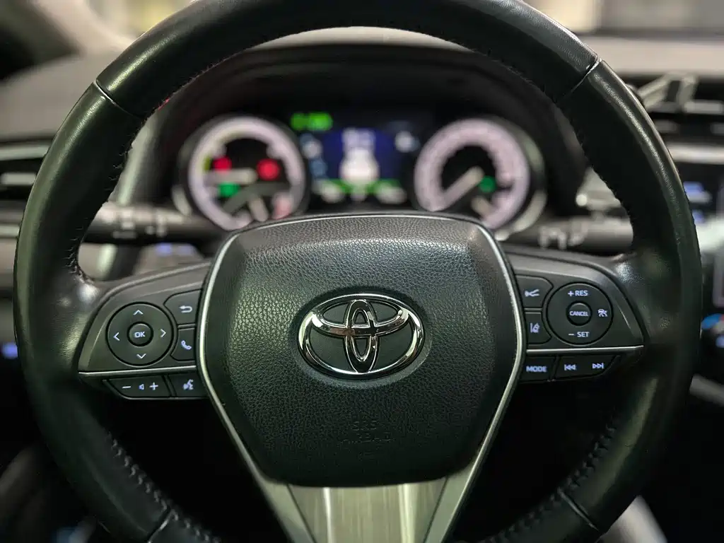 Toyota Camry 2018 — фото 9