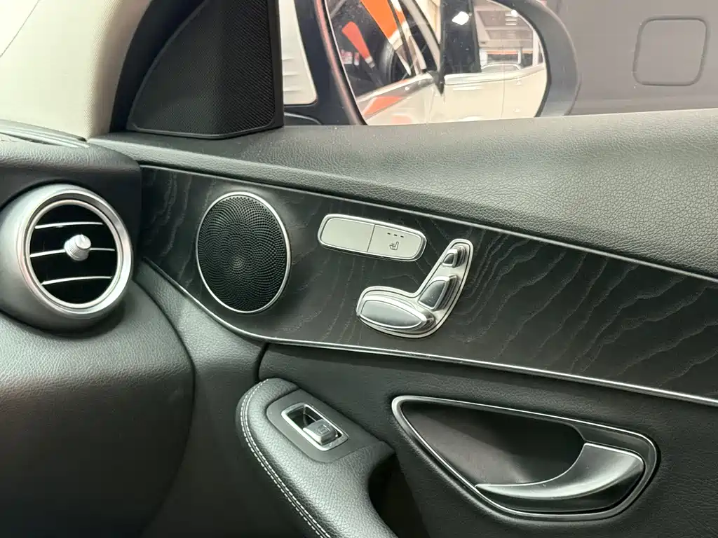 Mercedes-Benz C-Class 2019 — фото 17