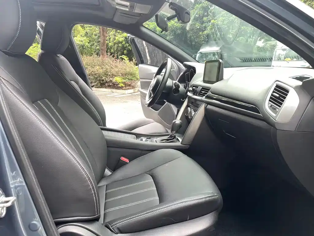 Mazda CX-4 2019 — фото 10