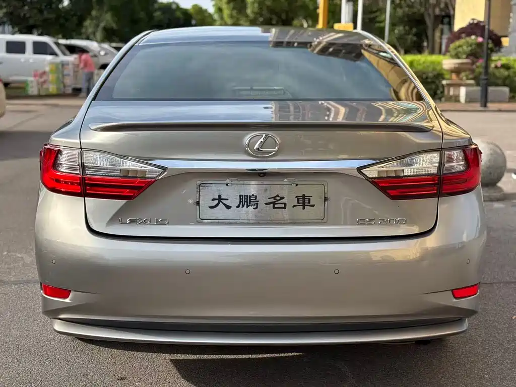 Lexus ES 2018 — фото 5
