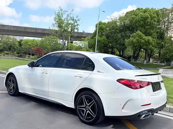 Mercedes-Benz C-Class 2024
