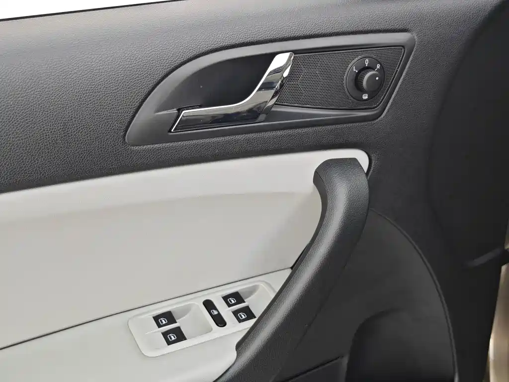 Skoda Yeti 2018 — фото 16
