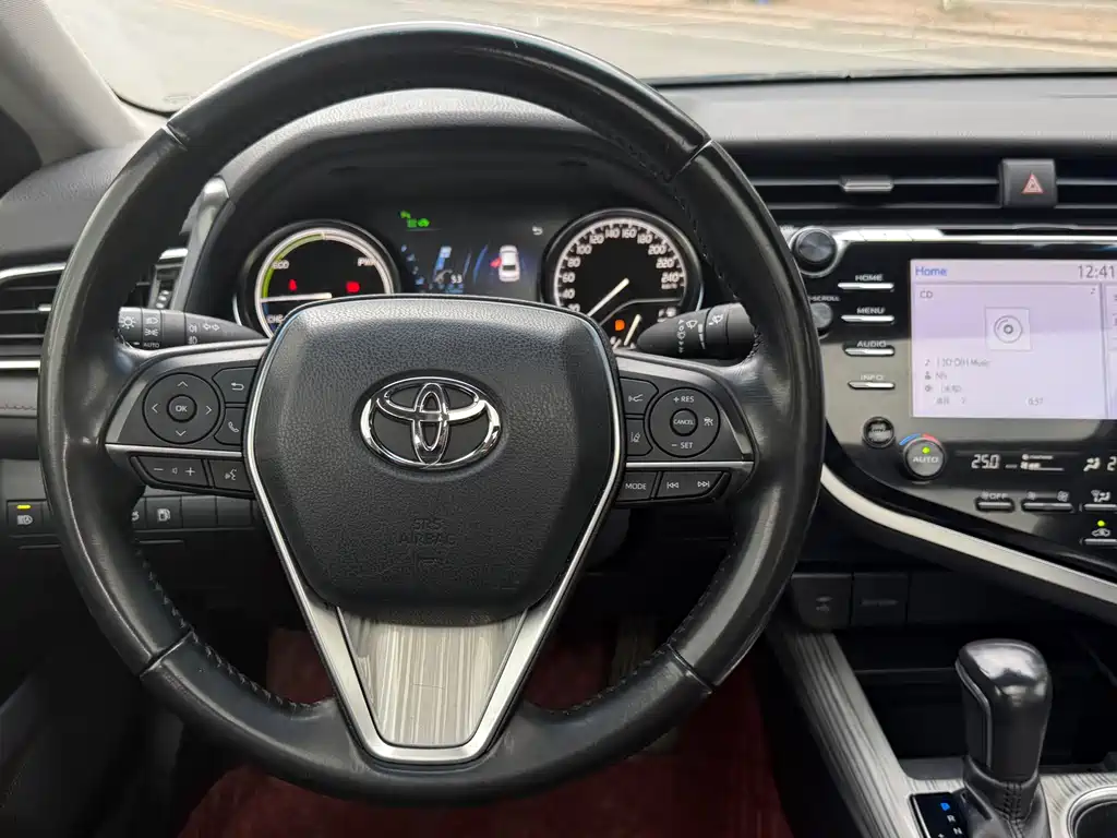 Toyota Camry 2019 — фото 11