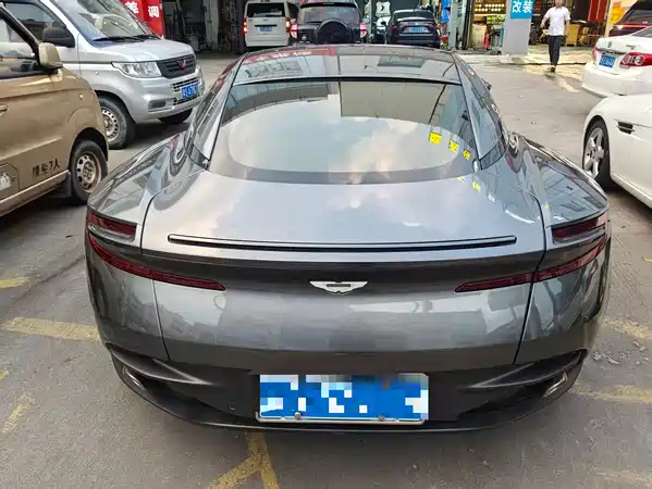 Aston Martin DB11 2020