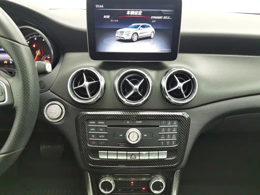 Mercedes-Benz GLA 2018 — фото 12