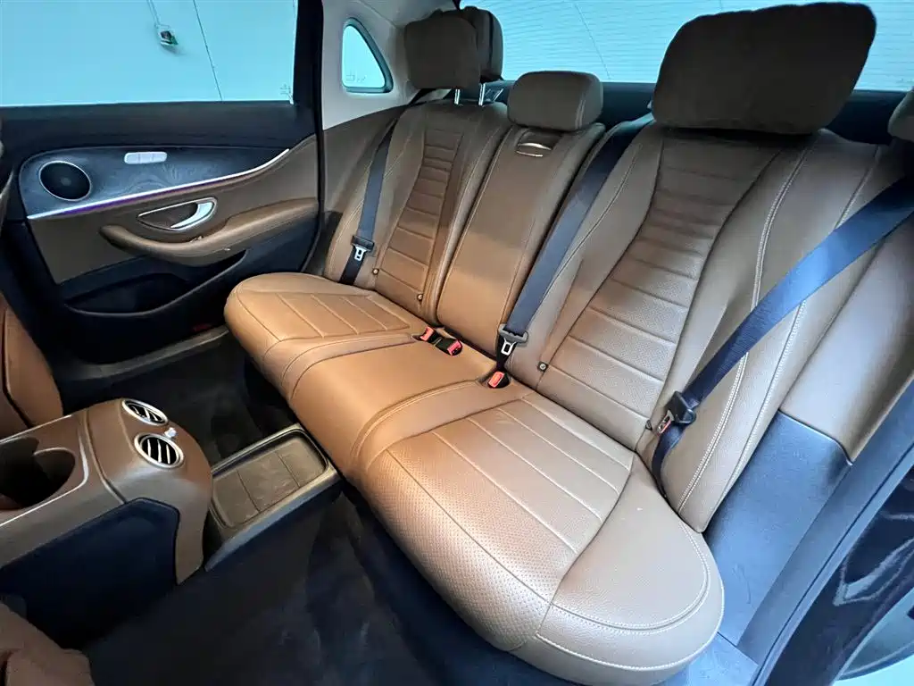 Mercedes-Benz E-Class 2019 — фото 16
