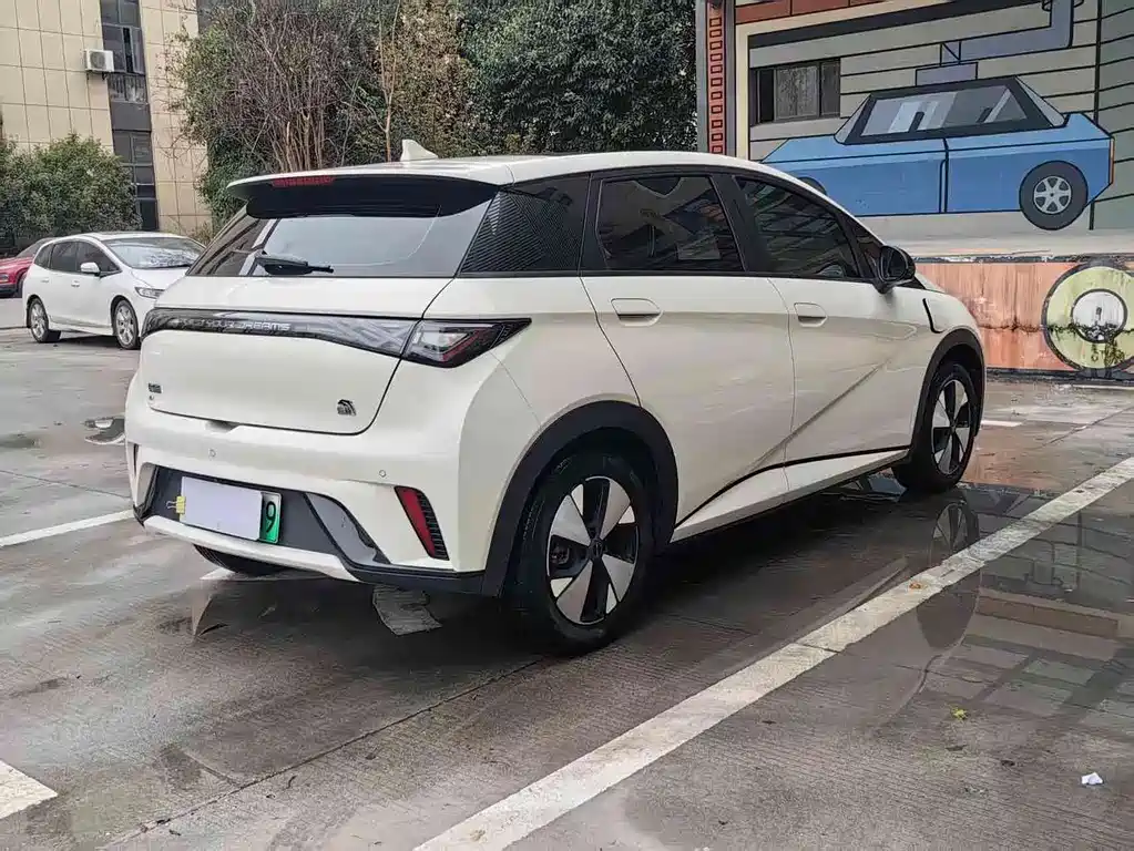 BYD Dolphin 2023