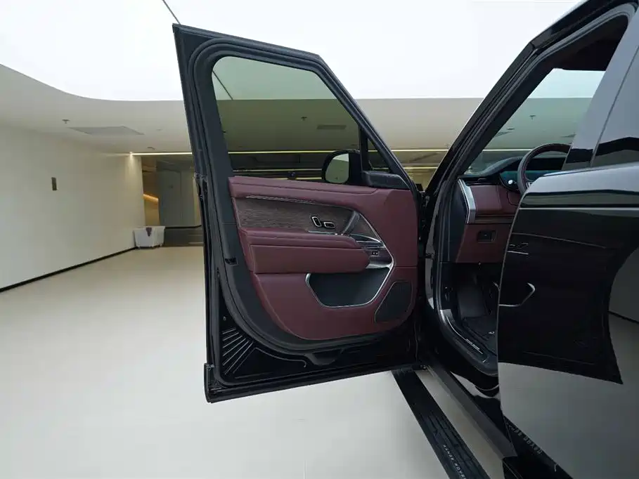 Land Rover Range Rover 2025 — фото 17