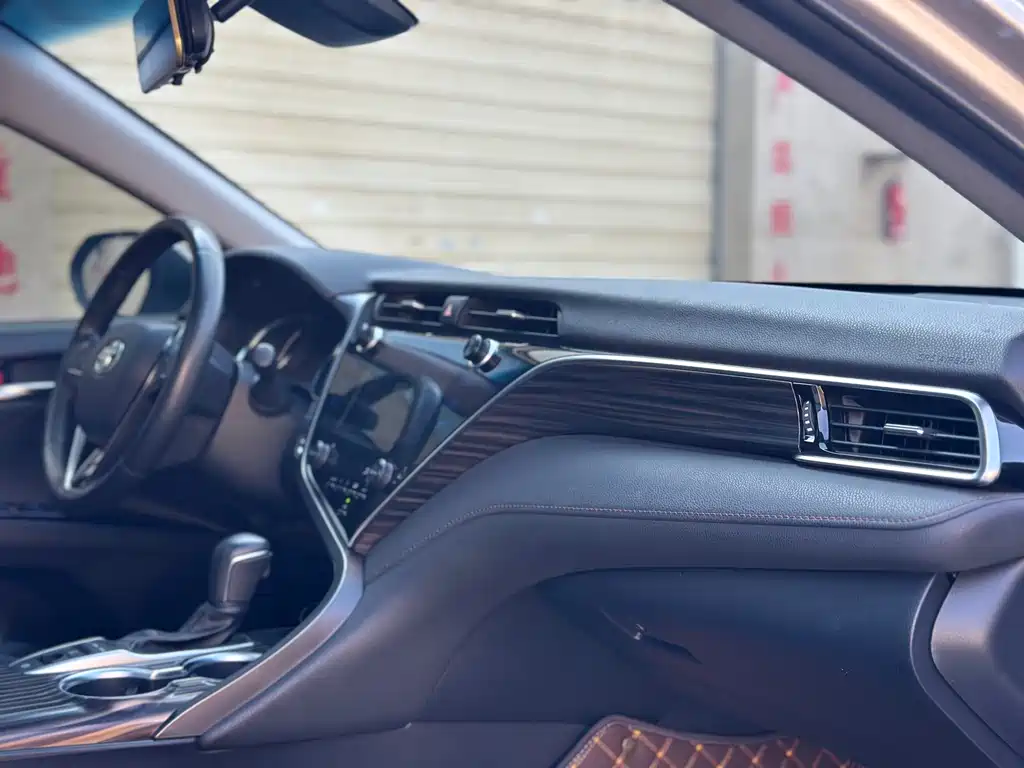 Toyota Camry 2020 — фото 19