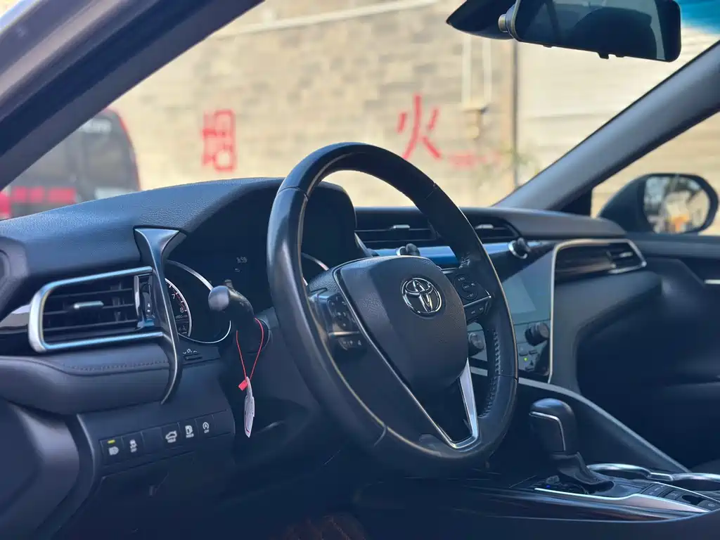 Toyota Camry 2020 — фото 17