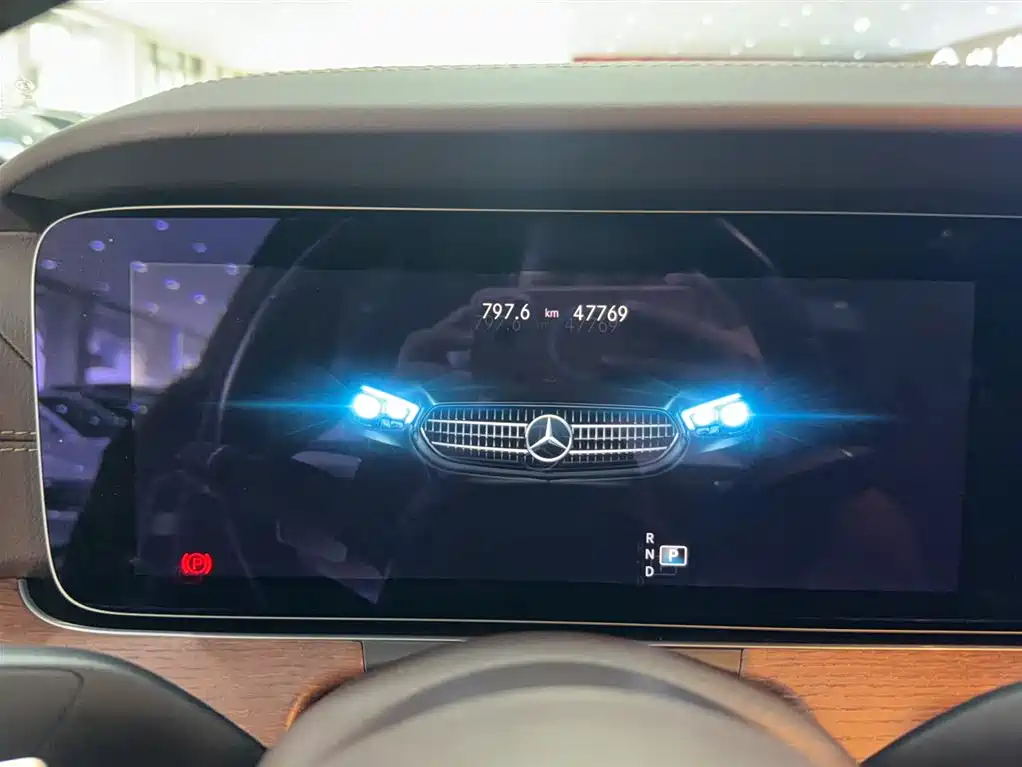 Mercedes-Benz E-Class 2023 — фото 11