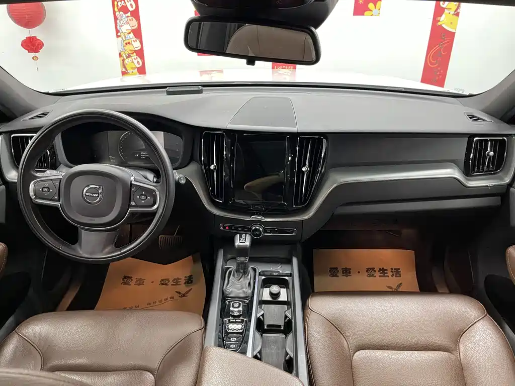Volvo XC60 2020 — фото 11