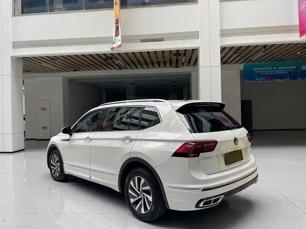 Volkswagen Tiguan L Plug-In Hybrid 2021 — фото 4