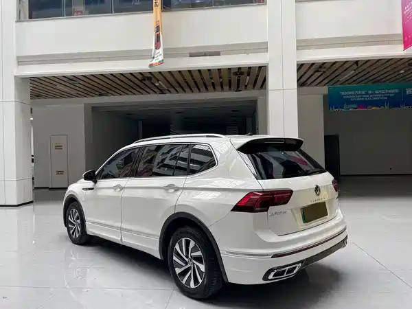 Volkswagen Tiguan L Plug-In Hybrid 2021