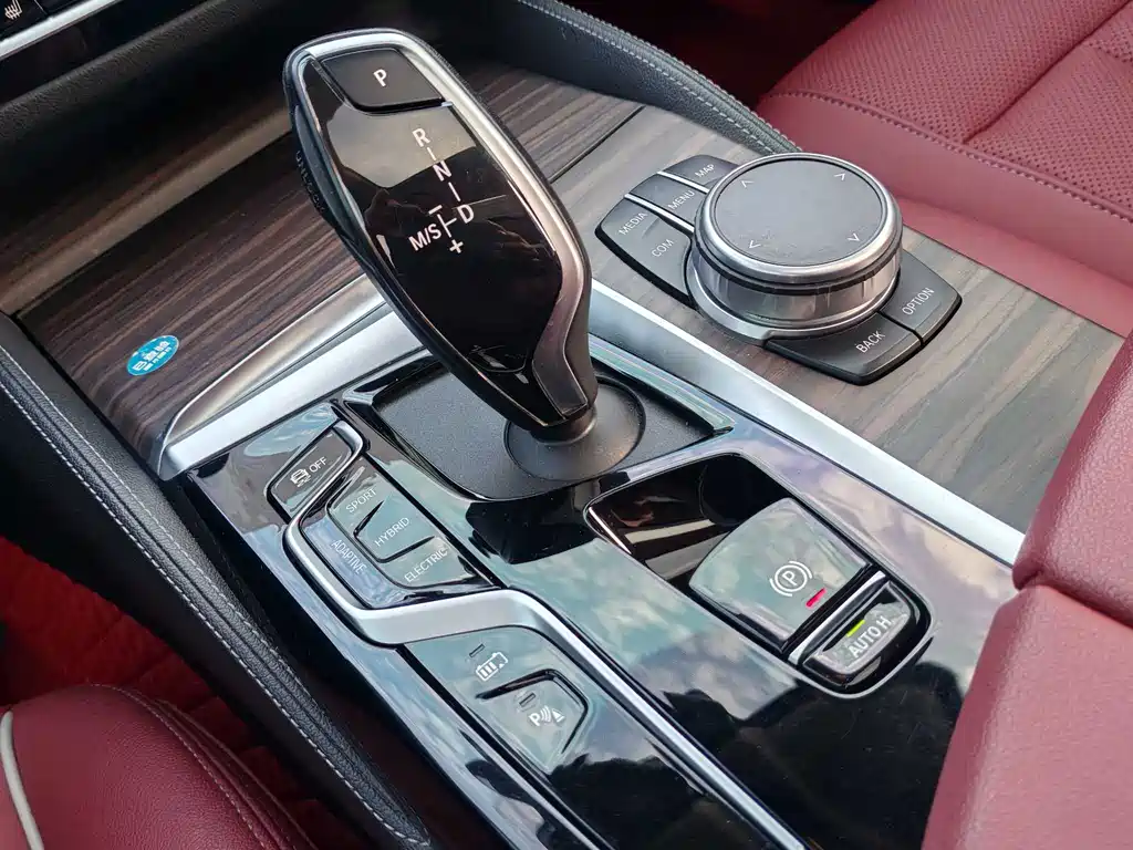 BMW 5 Series New Energy 2020 — фото 23