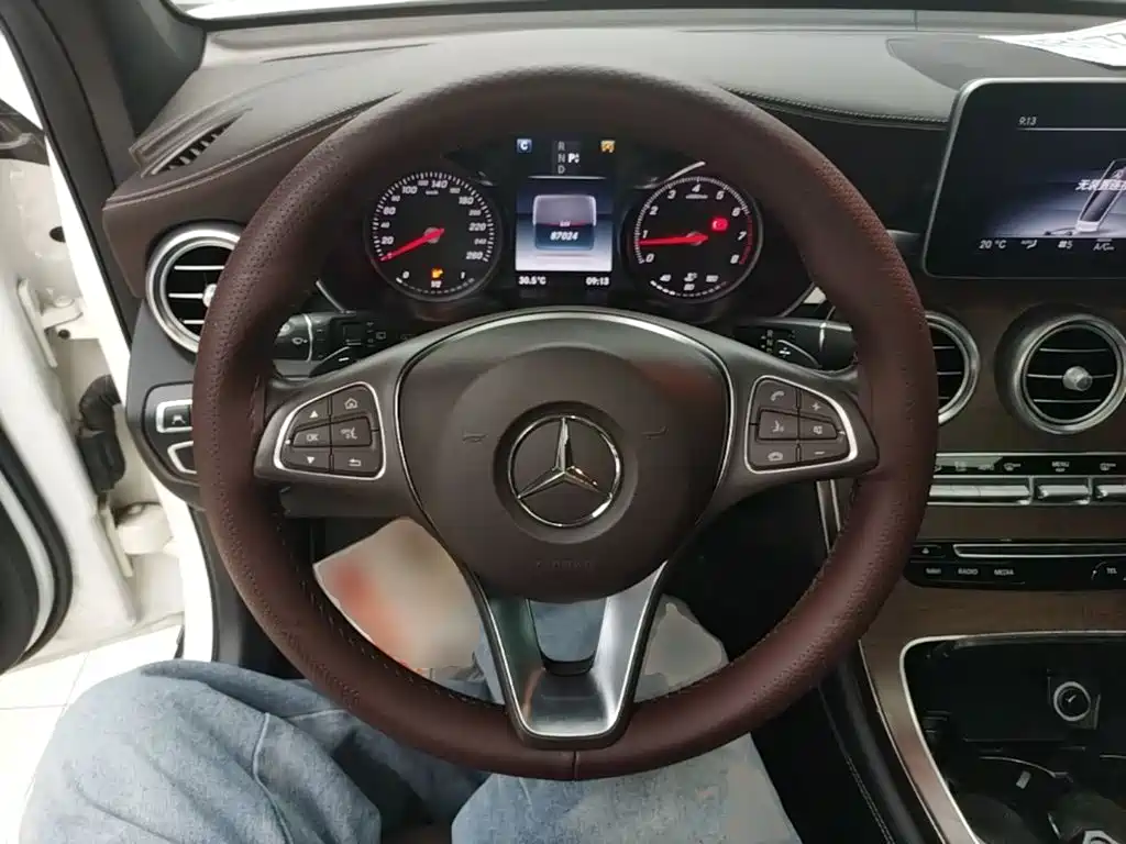 Mercedes-Benz GLC 2017 — фото 11