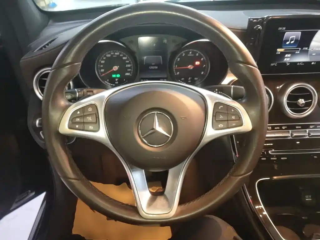 Mercedes-Benz GLC 2019 — фото 11