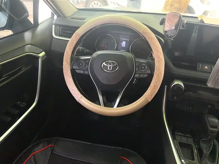 Toyota RAV4 2025 — фото 15