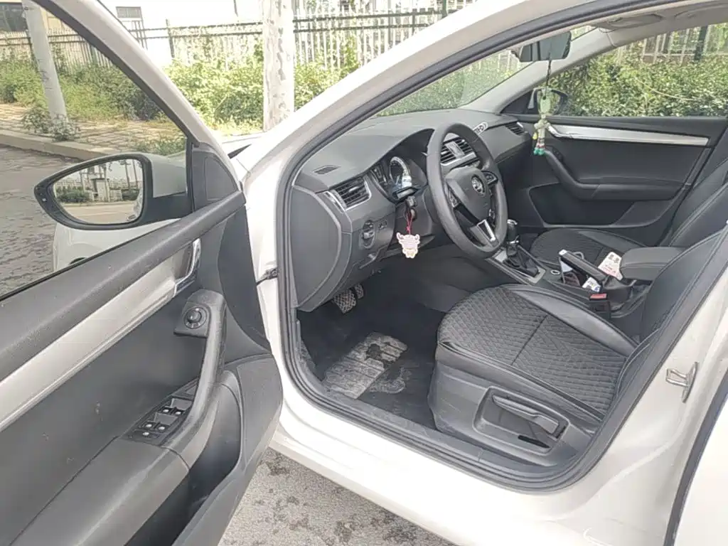 Skoda Octavia 2020 — фото 16