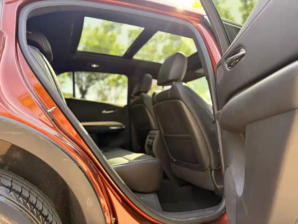 Cadillac XT4 2019 — фото 12