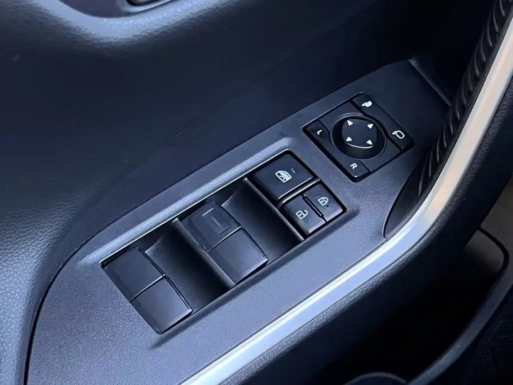 Toyota RAV4 2021 — фото 15